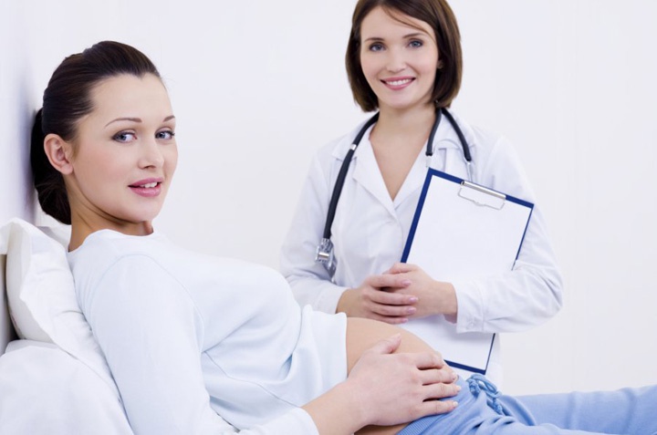 прием беременной у врача