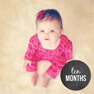 девочка в 10 месяцев