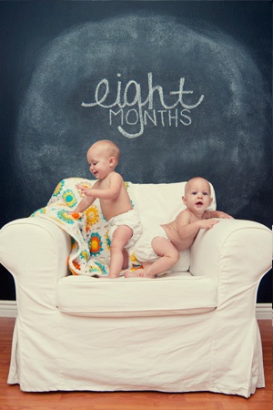 двойняшки в 8 месяцев
